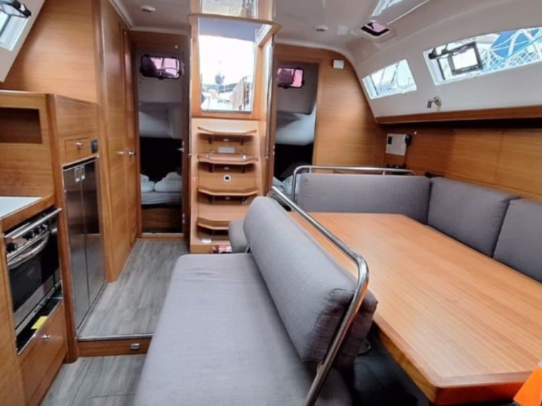 Elan Impression 45.1 a louer à Trogir