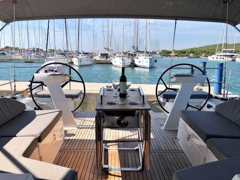 Bénéteau Oceanis 51.1 a louer à Sukošan
