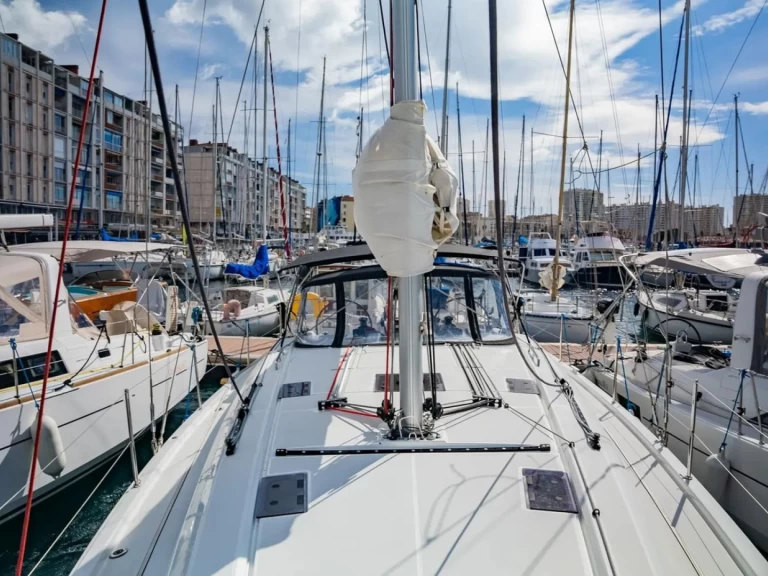 Bénéteau Oceanis 40.1 a louer à Toulon