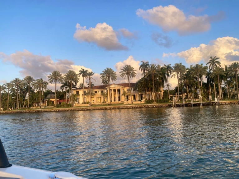 Location à Miami - Sea Ray Sea Ray 270 Sundeck Outboard sur SamBoat