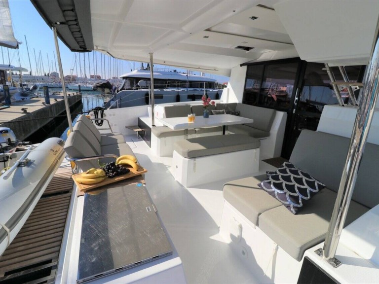 Location bateau Fountaine Pajot Astrea 42 à Rogoznica sur Samboat
