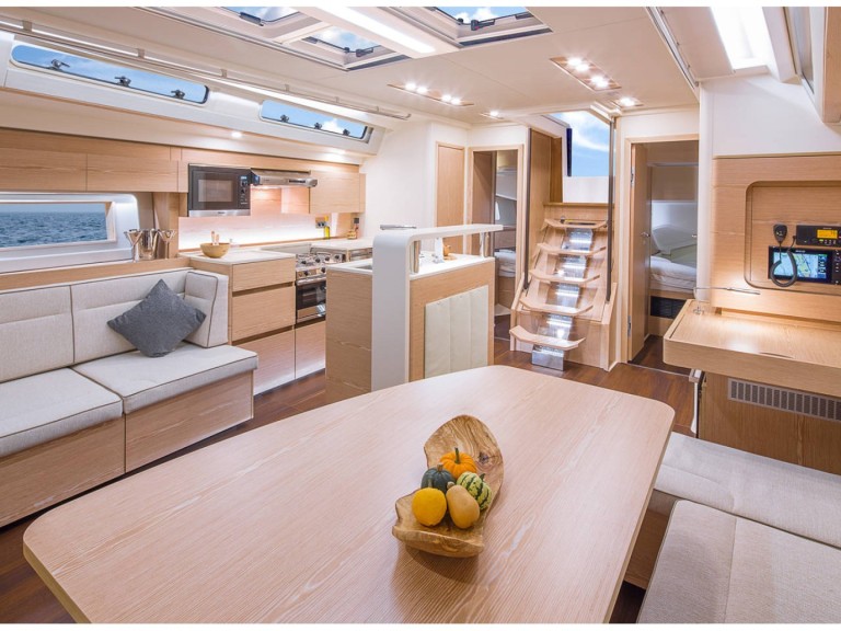 Voilier à louer à Lávrio au meilleur prix