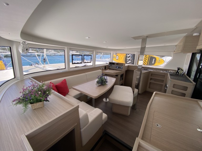 Catamaran à louer à Cugnana Verde au meilleur prix