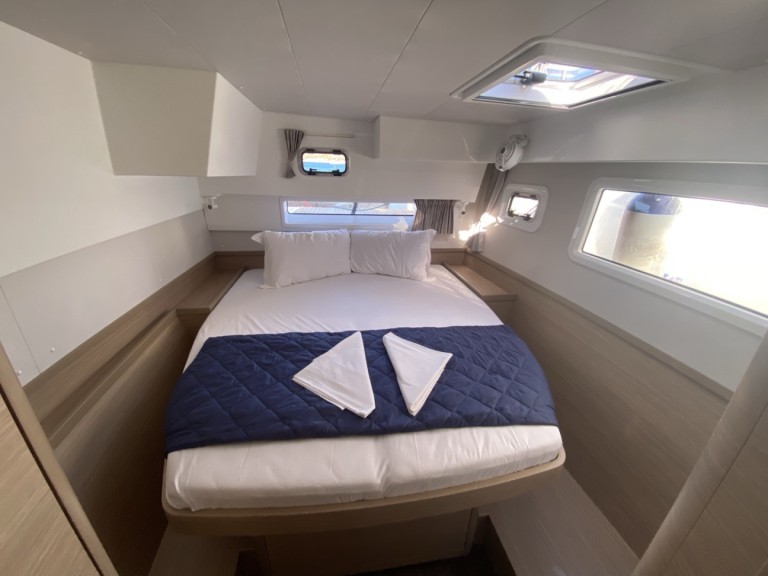 Location bateau Cugnana Verde pas cher Lagoon 42
