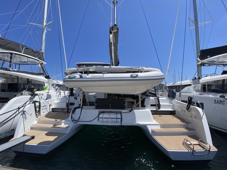 Catamaran à louer à Cugnana Verde au meilleur prix