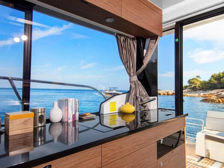 Bateau à moteur à louer à Pula au meilleur prix