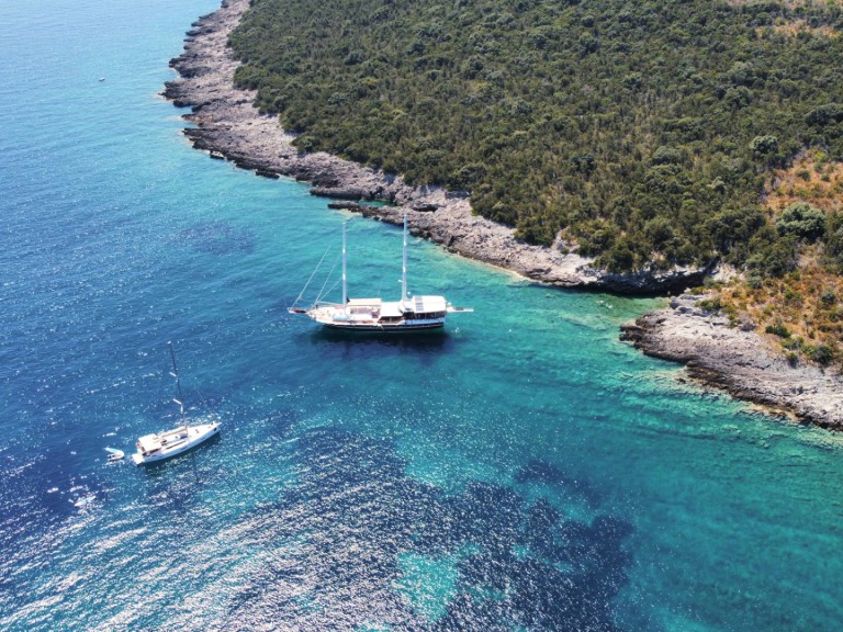 Custom Made Sadri Usta 1 a louer à Tivat