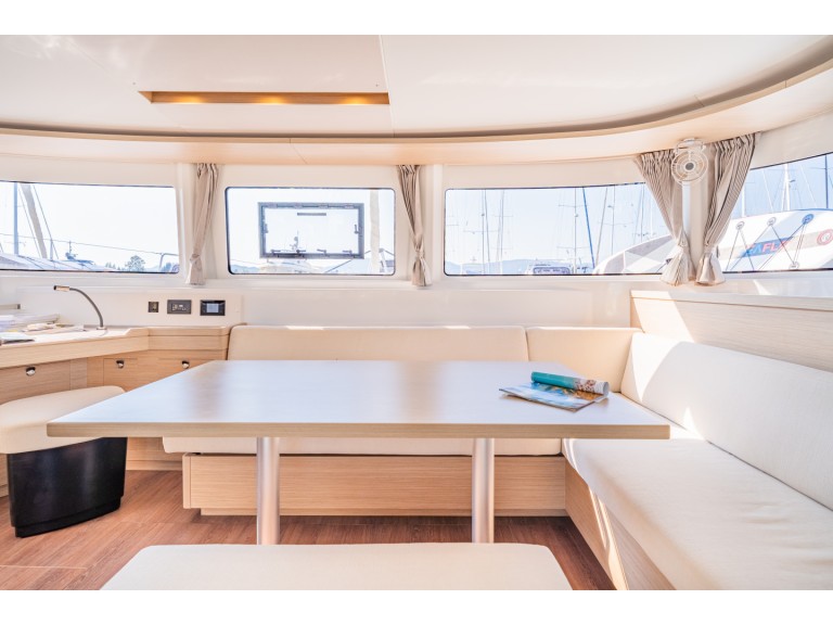 Catamaran à louer à Gouviá au meilleur prix