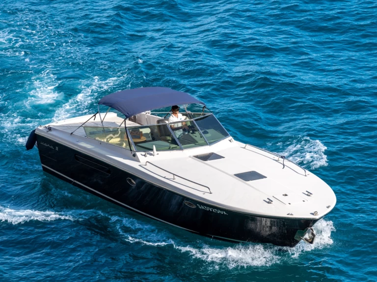 Location bateau Positano pas cher Itama 38