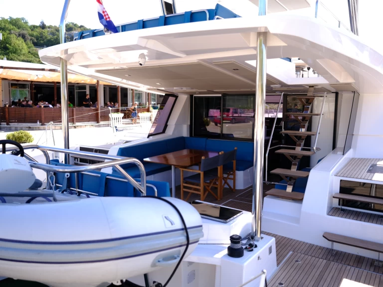 Louez un Cervetti Yachts Cervetti 44 Power - 4 + 1 cab. à Primošten