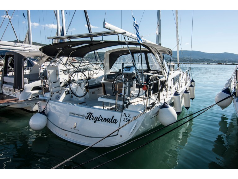 Bénéteau Oceanis 41.1 a louer à Lefkáda