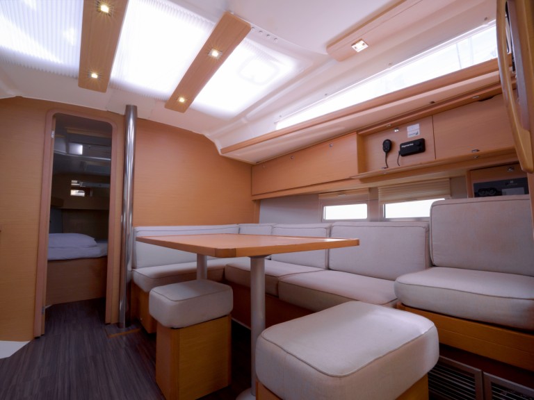 Louez un Dufour Dufour 390 à Lefkáda