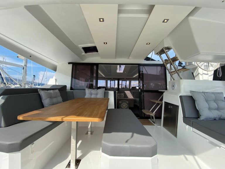 Location bateau Fountaine Pajot Astrea 42 à Níkiti sur Samboat