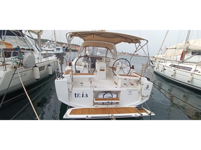Louez un Bénéteau Oceanis 35.1 à Carloforte