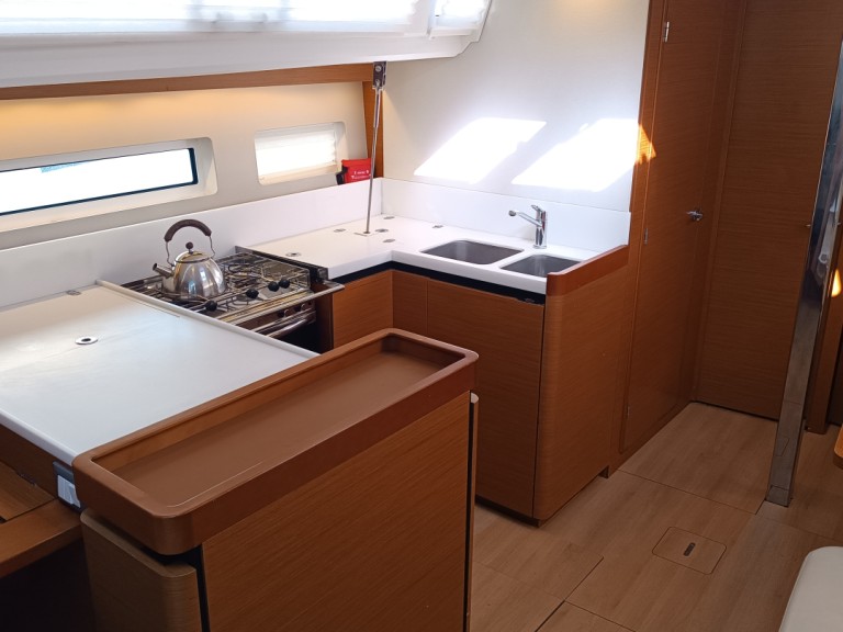 Louez un Jeanneau Sun Odyssey 440 à Furnari