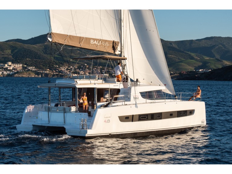 Louer Catamaran avec ou sans skipper Bali Catamarans à Lávrio