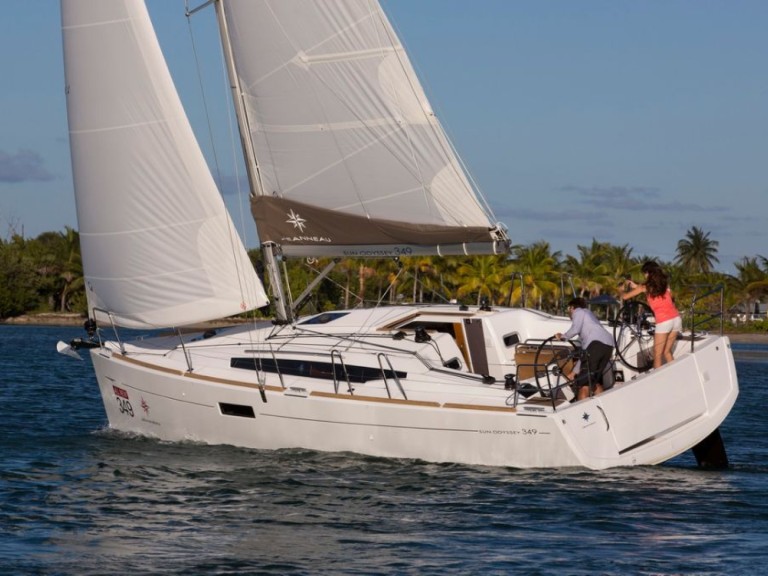 Louer Voilier avec ou sans skipper Jeanneau à Komolac