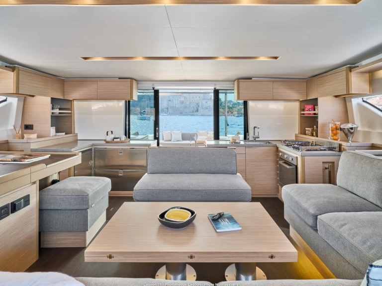 Catamaran à louer à Álimos au meilleur prix