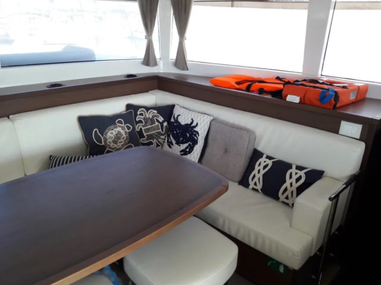 Location bateau Lagoon Lagoon 450 F à Álimos sur Samboat