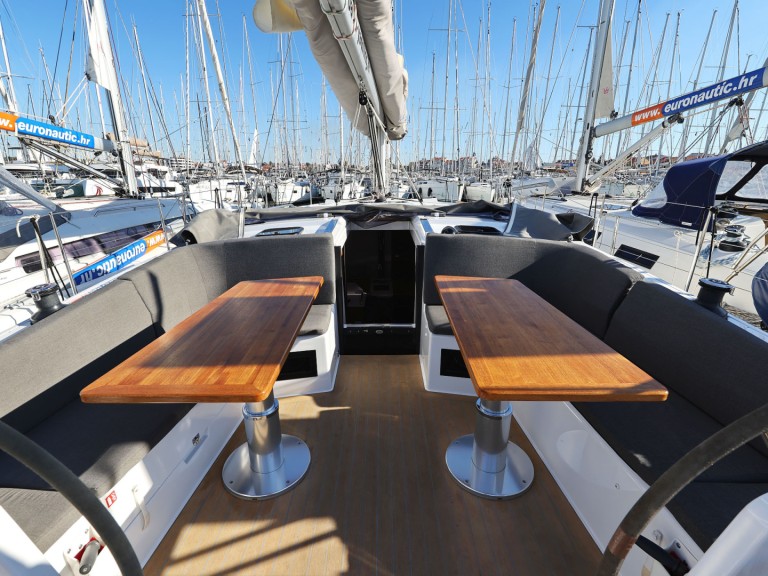 Louez un Hanse Hanse 410 à Biograd na Moru