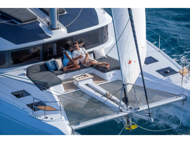 Catamaran à louer à Álimos au meilleur prix