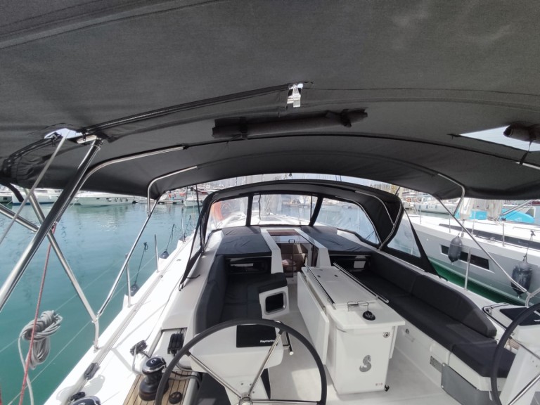 Bénéteau Oceanis 51.1 a louer à Gouviá