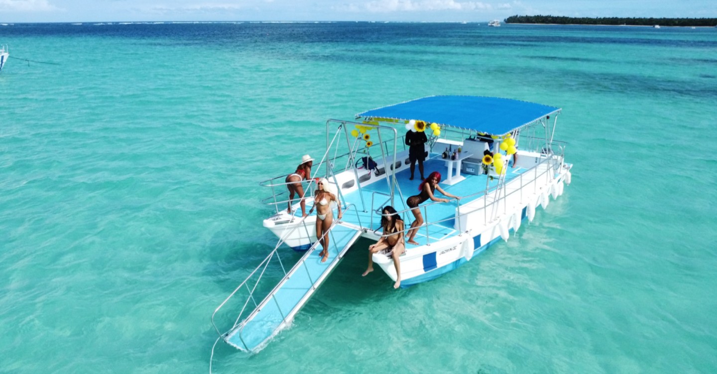 Lagoon 380 eco solar catamaran charter in Punta Cana, Caribbean