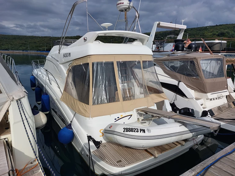 Location bateau Punat pas cher Beneteau Antares 42 Fly