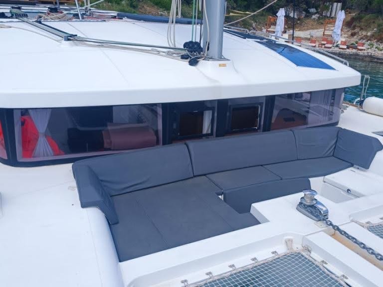 Louez un Lagoon Lagoon 450 Sport Top à Split