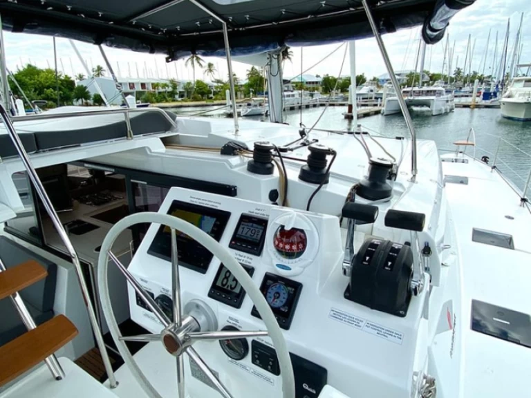 Location bateau Fountaine Pajot Astrea 42 à Road Town sur Samboat
