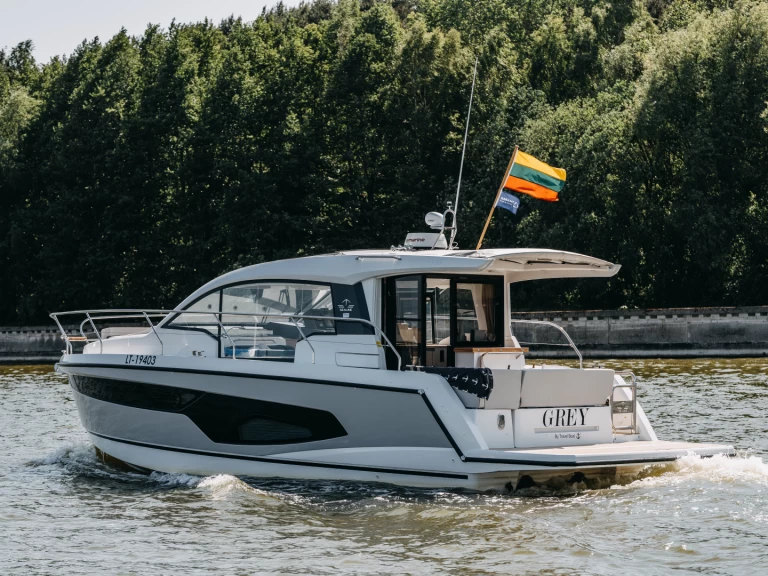 Location Bateau à moteur Sealine avec permis