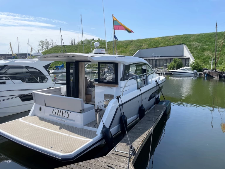 Bateau à moteur à louer à Klaipėdos rajonas au meilleur prix