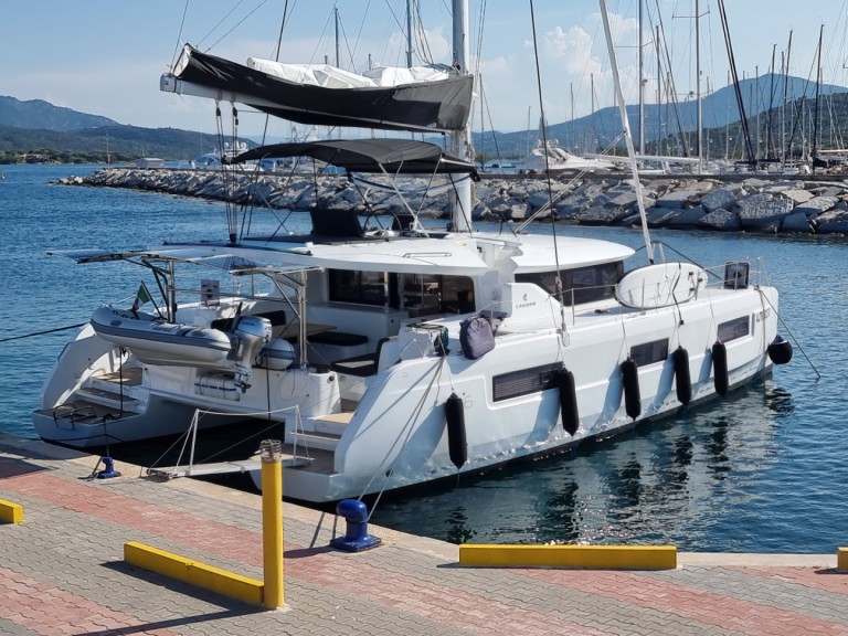 Location à Cugnana Verde - Lagoon Lagoon 46 sur SamBoat