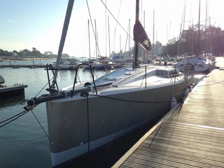 Location bateau Pogo Structures Pogo 36 à La Trinité-sur-Mer sur Samboat