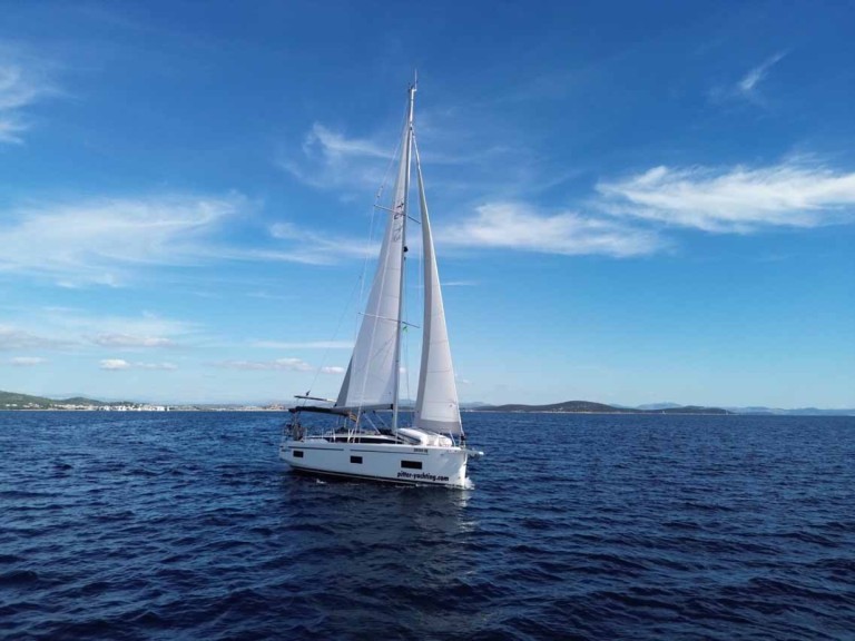 Location bateau Murter-Kornati pas cher Bavaria C38