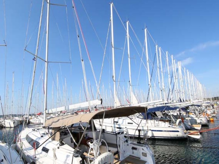 Louez un Bavaria Cruiser 41S à Murter-Kornati