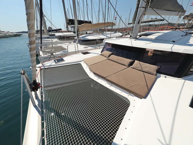 Catamaran à louer à Murter-Kornati au meilleur prix