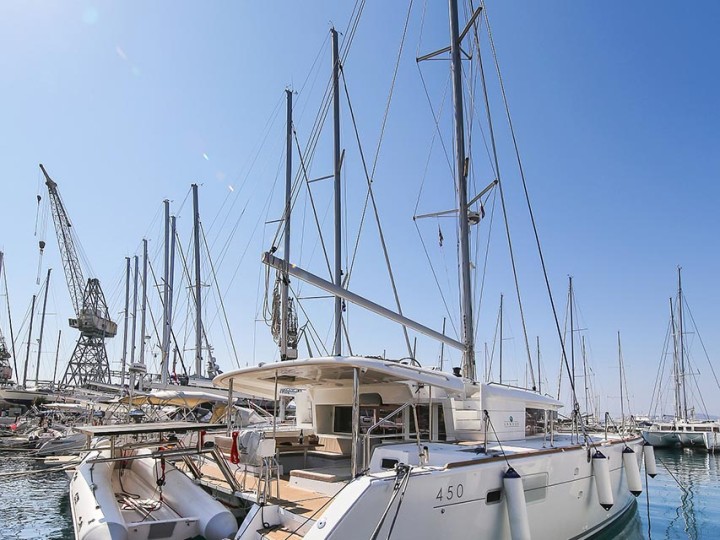 Louer Catamaran avec ou sans skipper Lagoon à Gouviá