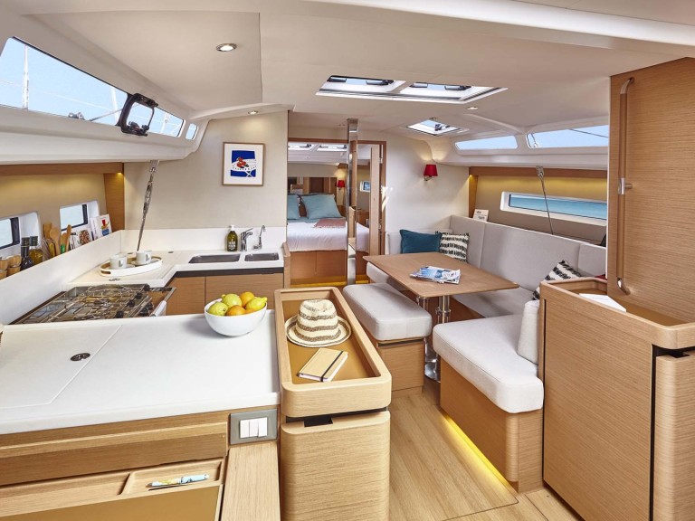 Location bateau Benítses pas cher Sun Odyssey 440