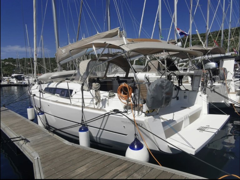Louez un Dufour Dufour 382 Grand Large à Drage