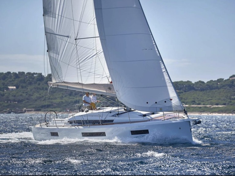 Louez un Jeanneau Sun Odyssey 440 à Drage