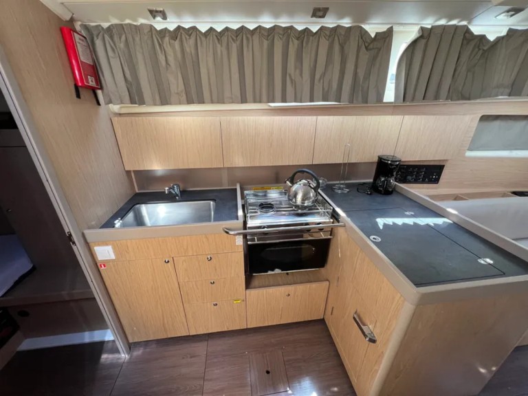 Bénéteau Oceanis 41.1 a louer à Sibenik
