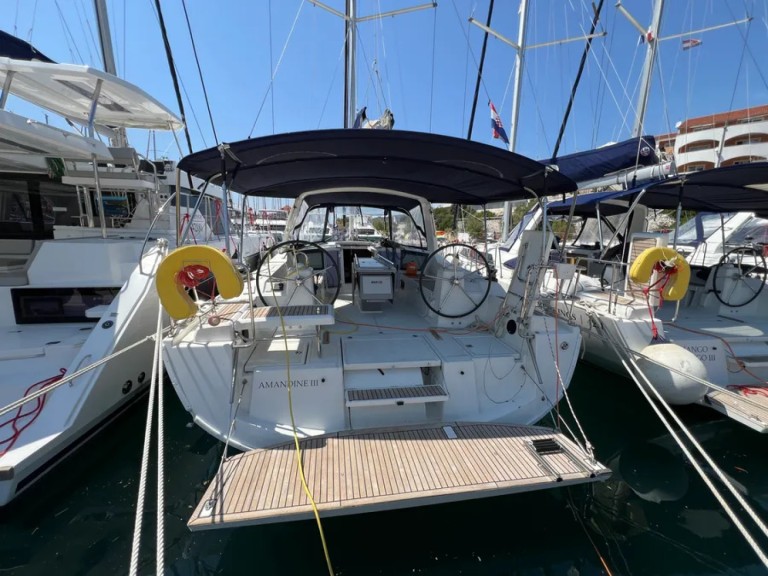 Louez un Bénéteau Oceanis 41.1 à Sibenik
