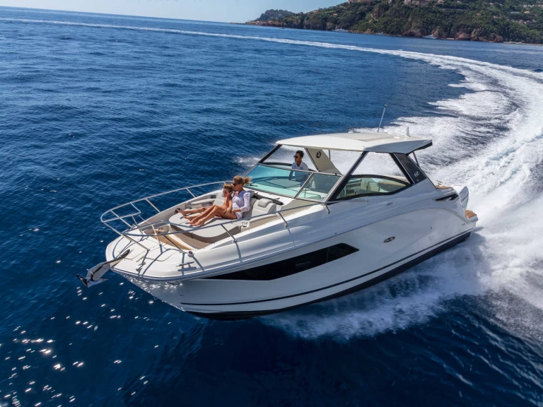 Bateau à moteur à louer à Ayia Napa au meilleur prix