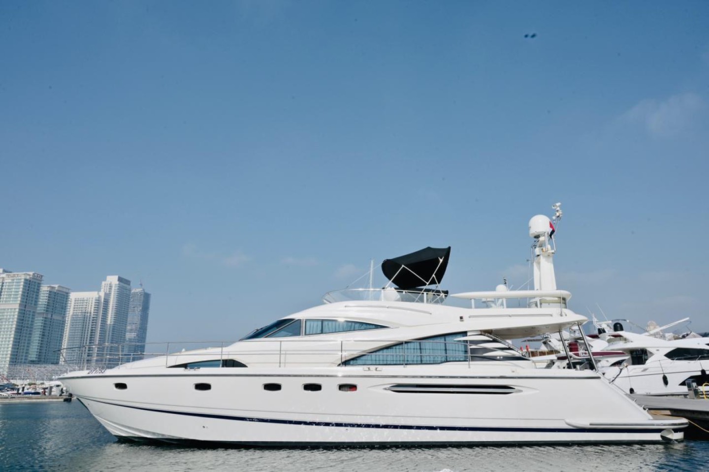 Fairline 26 eco solar yacht charter from Dubai Marina, United Arab Emirates