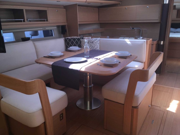 Location bateau Olbia pas cher Dufour 56 