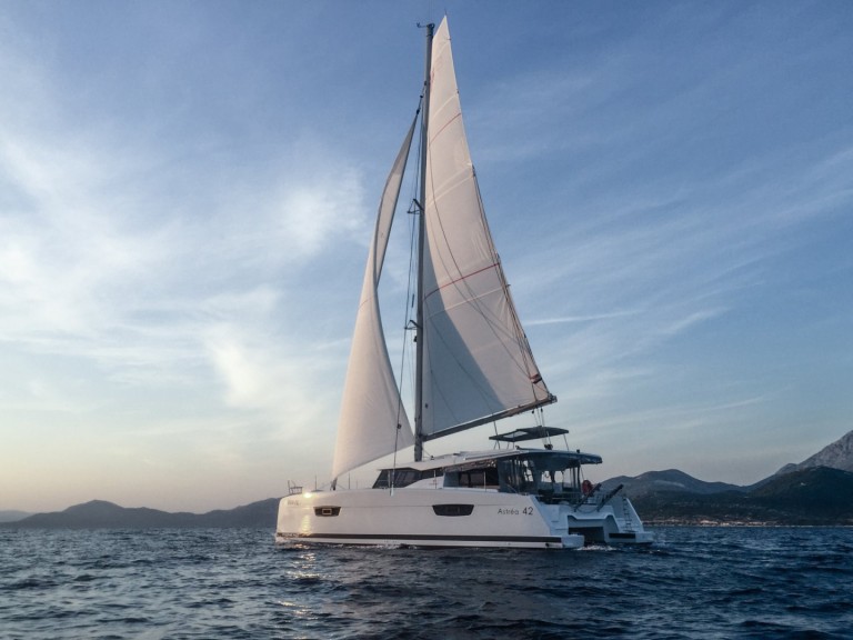 Location bateau Fountaine Pajot Astrea 42 à Tivat sur Samboat