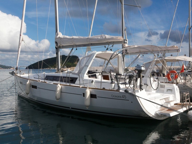 Location à Tivat - Bénéteau Oceanis 45 sur SamBoat