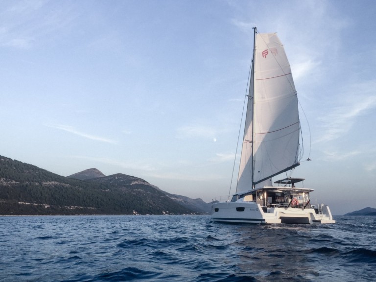 Fountaine Pajot Astrea 42 a louer à Tivat