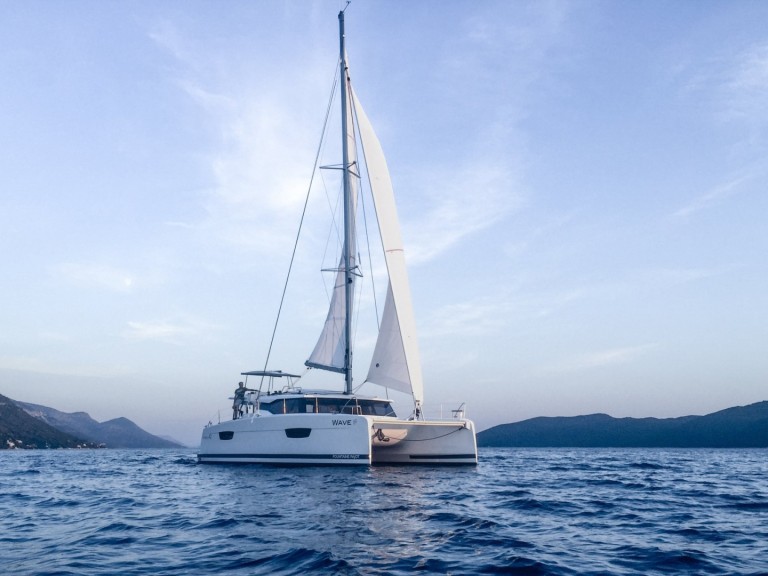 Louez un Fountaine Pajot Astrea 42 à Tivat